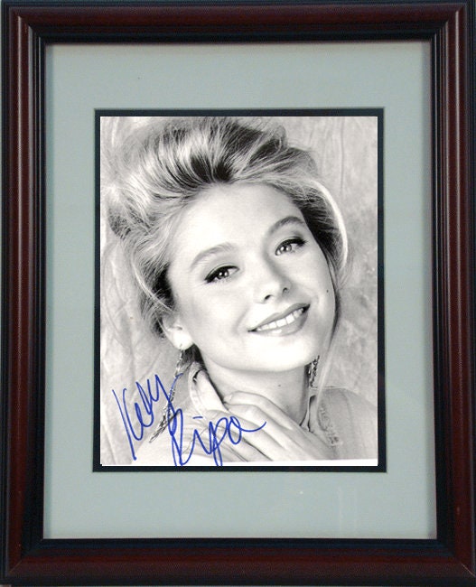 11x14 Autographed Frame - Kelly Ripa
